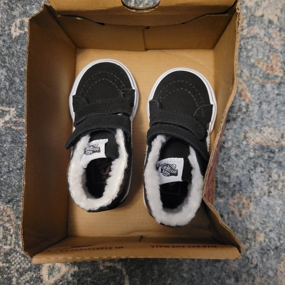 NEW Vans Kids Black High-Top Sneakers Size 5.5 - Picture 1 of 7